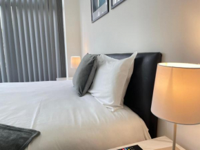 4 Bedroom 2 Bathroom Shared House - Near BHX and NEC